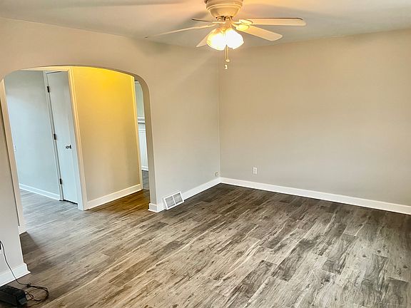 2nd image of 308 1/2 Magnolia Ave