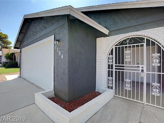4th image of 1104 Rock Springs Dr