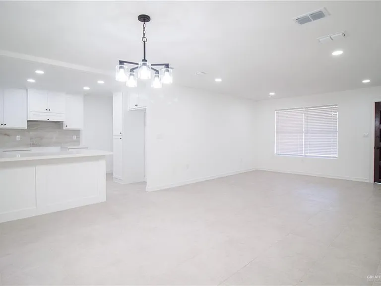 2537 Lindberg Ave — Photo 3