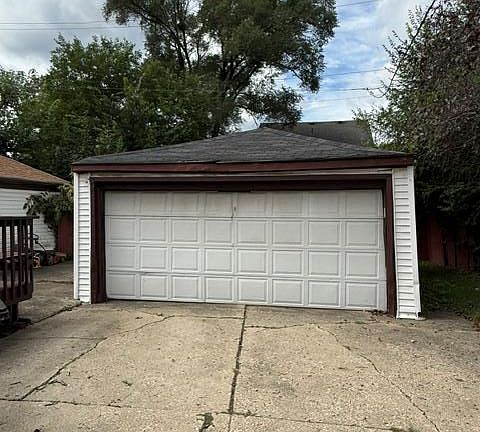 4th image of 8565 Birwood St