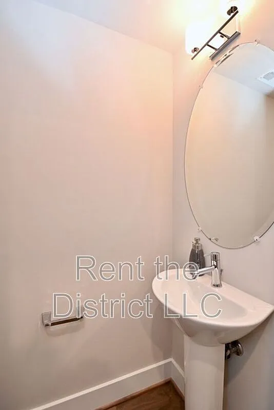 2 bed, 2.5 bath, 1372 sqft, $3,145 — Photo 3