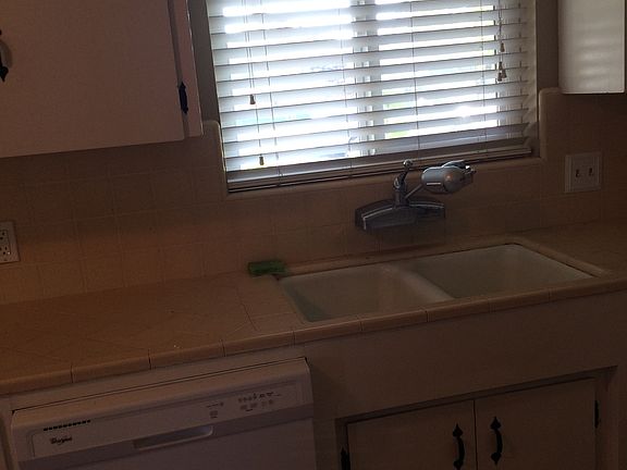 5th image of 901 Dianna Dr