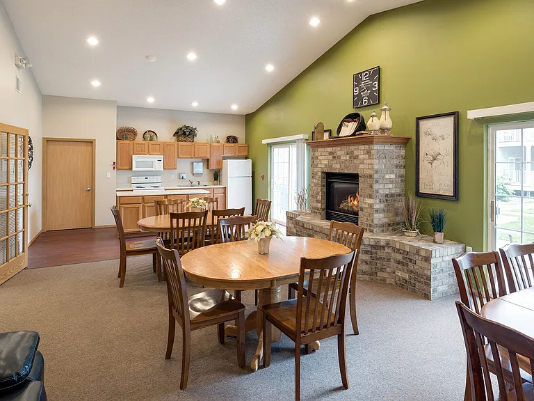 Platinum Valley Apartments — Photo 13