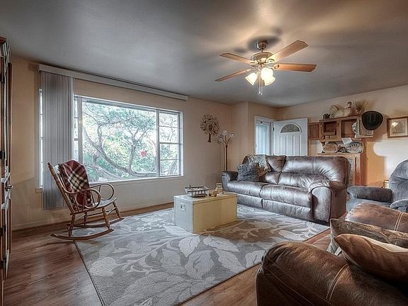 4th image of 1902 Danielle Dr