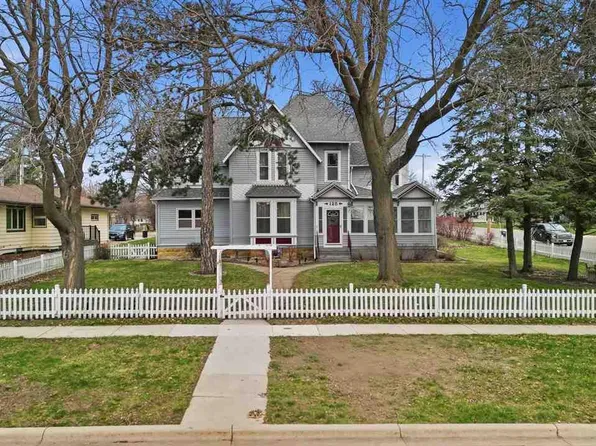 125 E 2nd St, Blue Earth, MN 56013