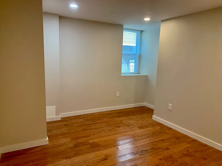 5925 Walnut St #4 — Photo 10