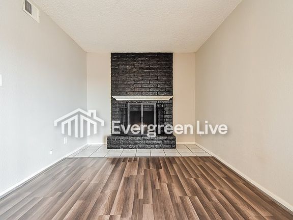 3rd image of 1025 W Helena Dr