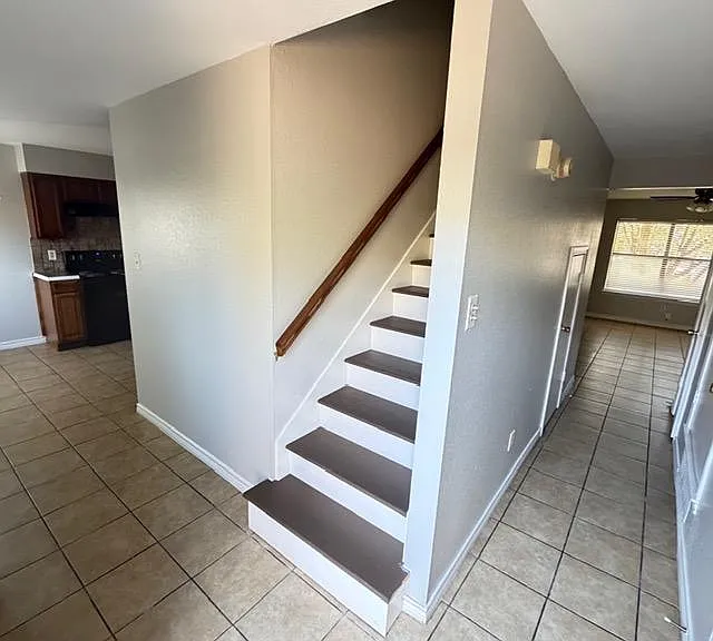 708 Champion Ct — Photo 3