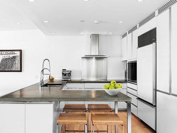 4th image of 620 Broadway APT 6R