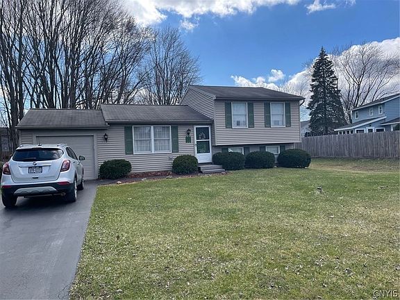 2nd image of 109 Brassie Dr