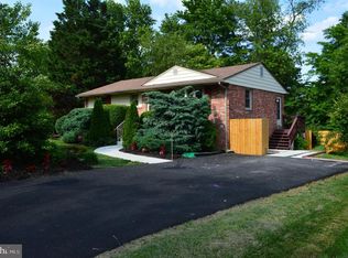 812 Grant St, Herndon, VA 20170