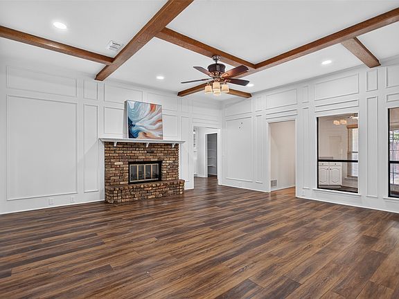 3rd image of 901 Willow Brook Dr