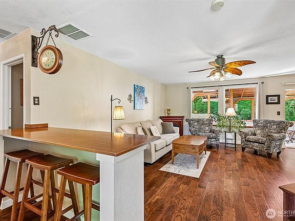 4th image of 11606 20th Street NE