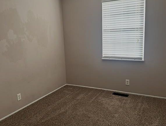 5th image of 230 Valley Dr