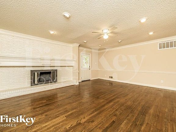 2nd image of 3102 Pecan Ln