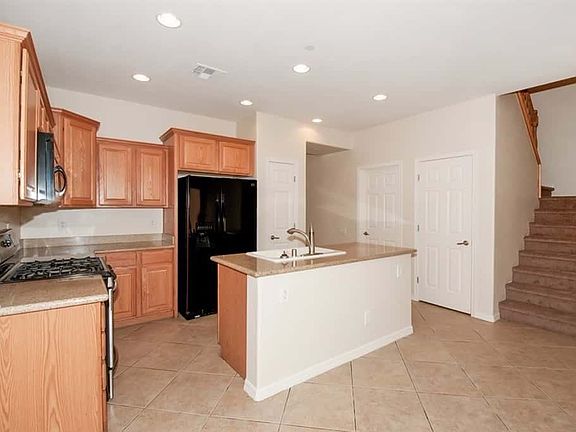 5th image of 1041 White Willow Ct