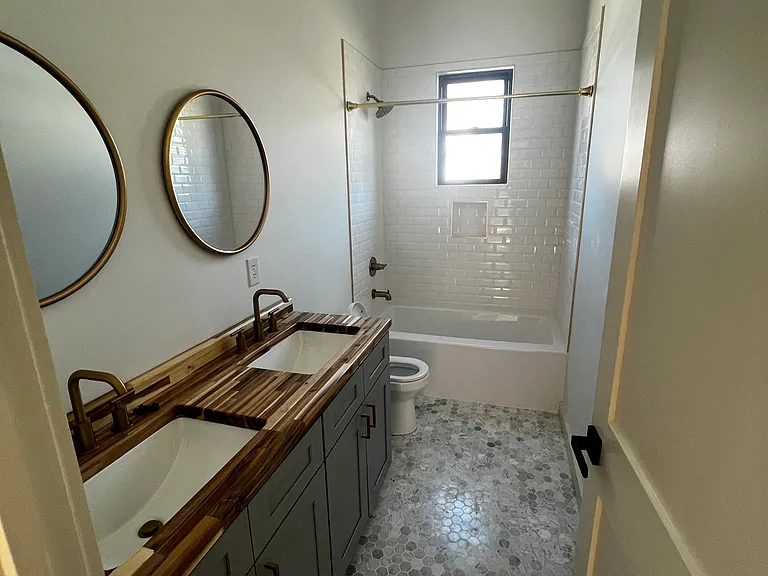 1 Brownwood Ave — Photo 9