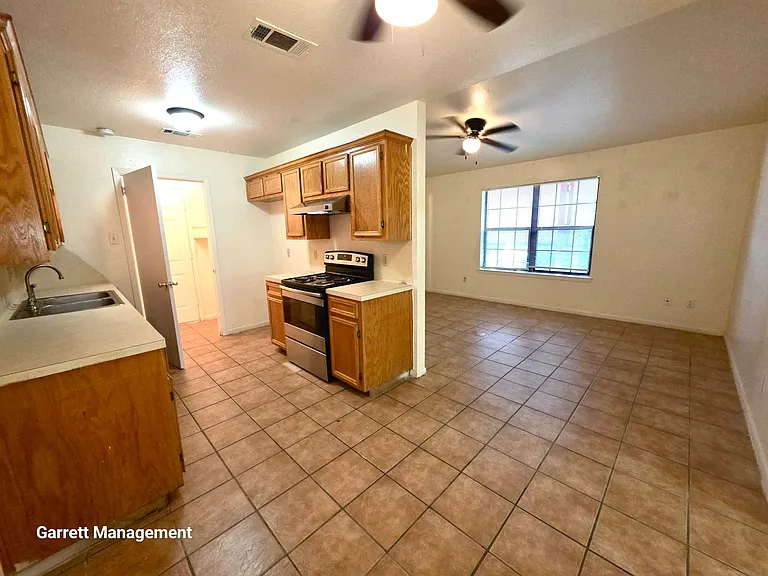 1705 Taylor St — Photo 6