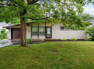 1215 Rutledge Rd, Bloomington, IL 61704