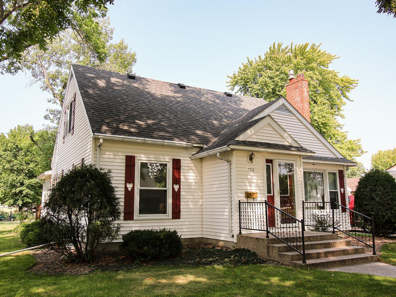 704 S 11th St, Olivia, MN 56277 Zillow