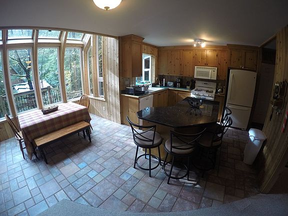 3rd image of 6995 Snoqualmie Pl