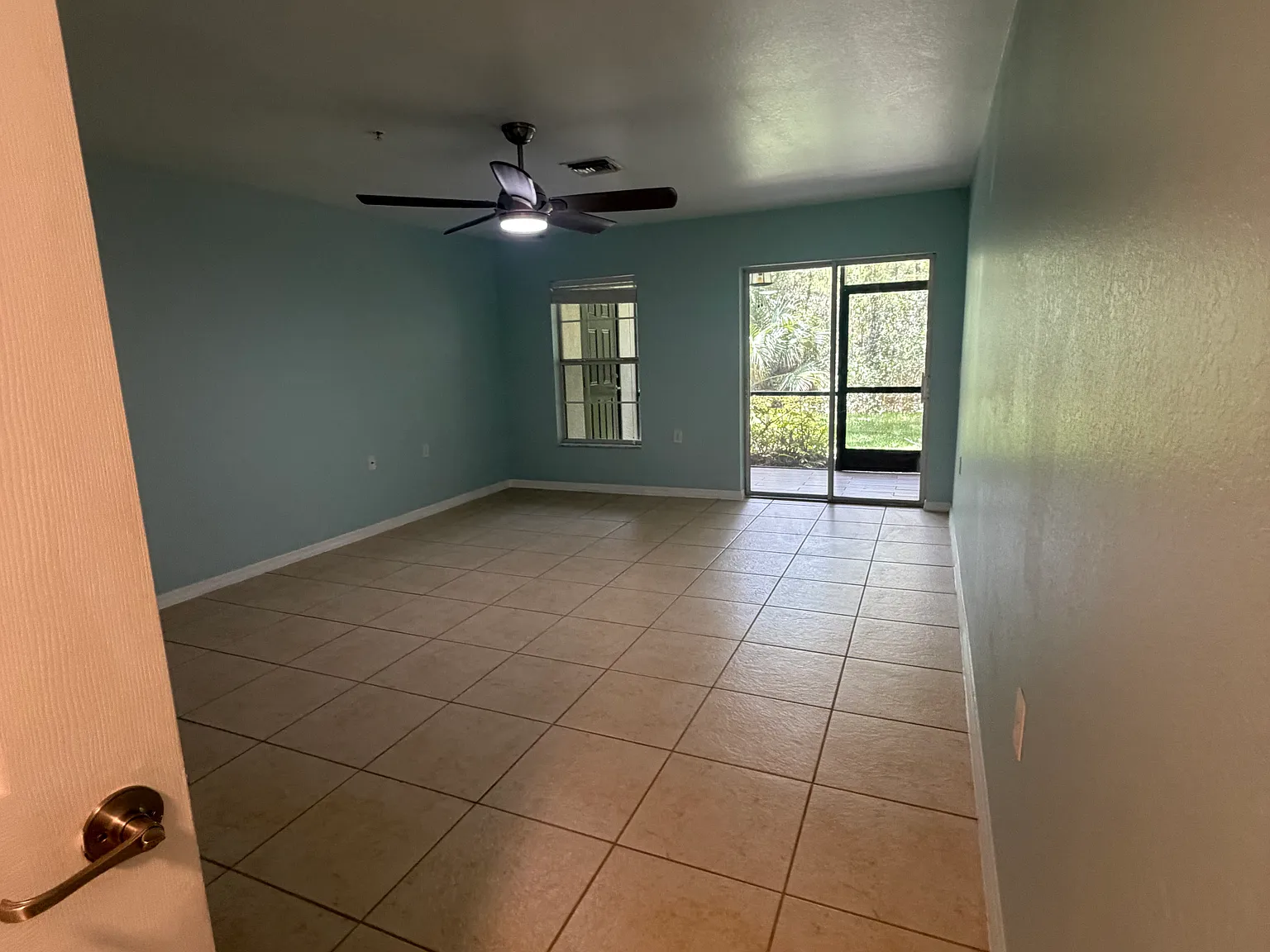 2 bed, 2.5 bath, 1415 sqft, $1,900 — Photo 4
