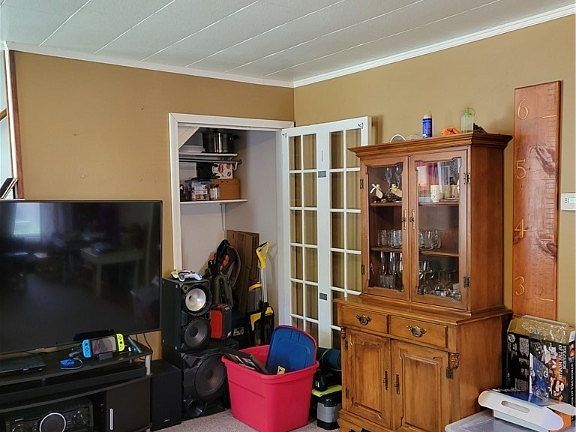 4th image of 246 Clinton St
