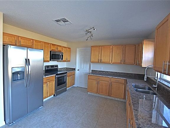 4th image of 2032 Country Brook Ave