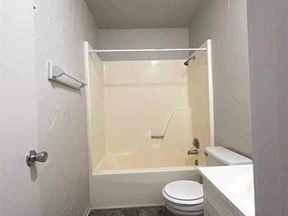 3rd image of 109 Villa Dr #E650c1a88