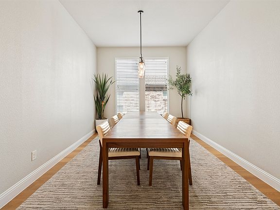 5th image of 1116 Broadmoor Way