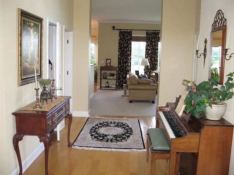 3rd image of 101 ELIZABETHFIELD Way