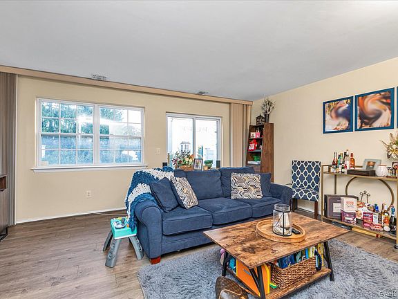 3rd image of 1027 Jerusalem Avenue #121