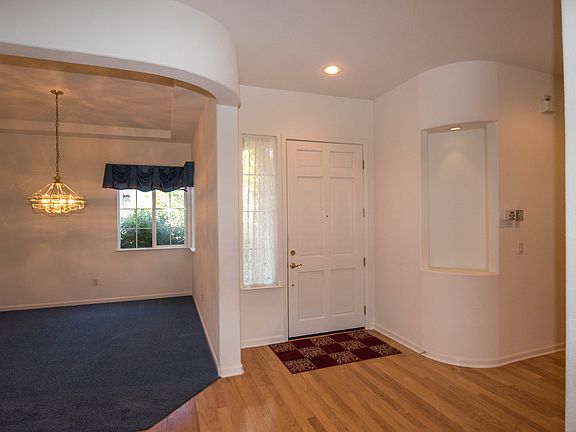 5th image of 336 Crescent Dr