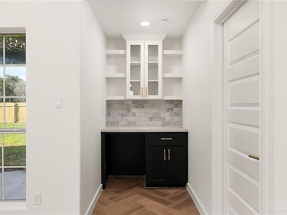 5th image of 2731 Baylor Ave