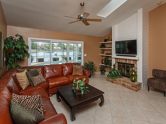 5th image of 387 Brushwood Ln