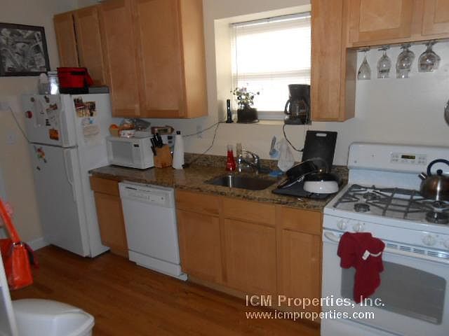 1st image of 3924 N Pine Grove Ave APT 2E