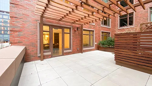 100 Lovejoy Wharf Photo 1