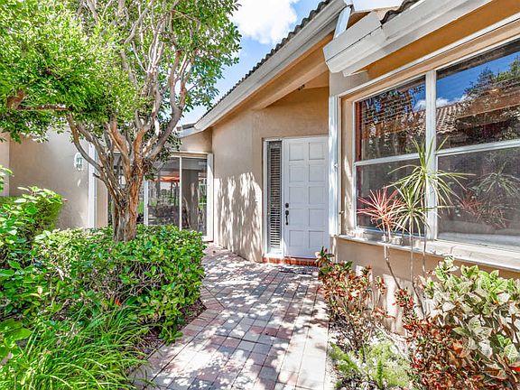 3rd image of 4550 Carlton Golf Dr
