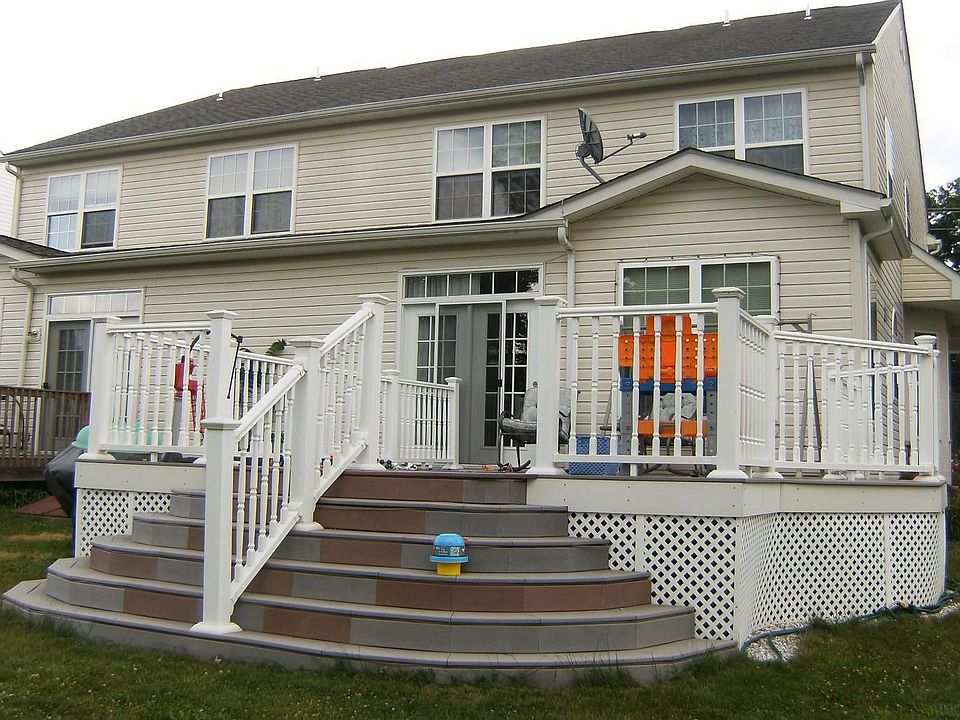 2nd image of 615 Pine St
