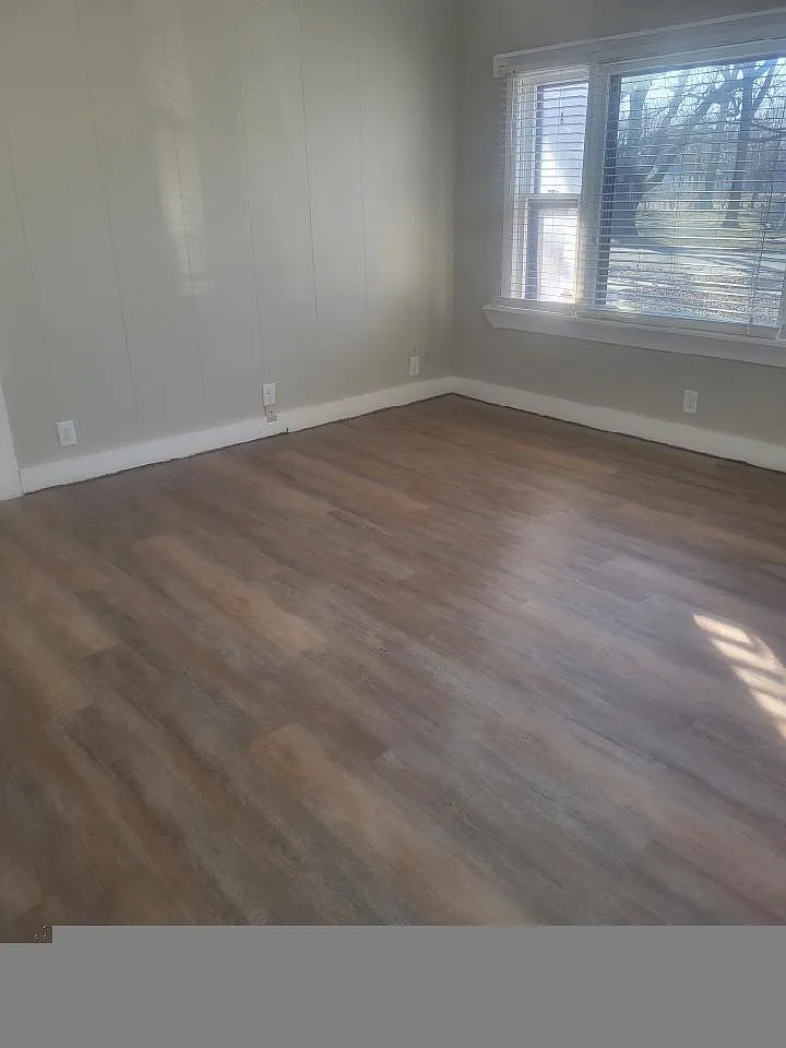 1512 NW Logan St — Photo 2