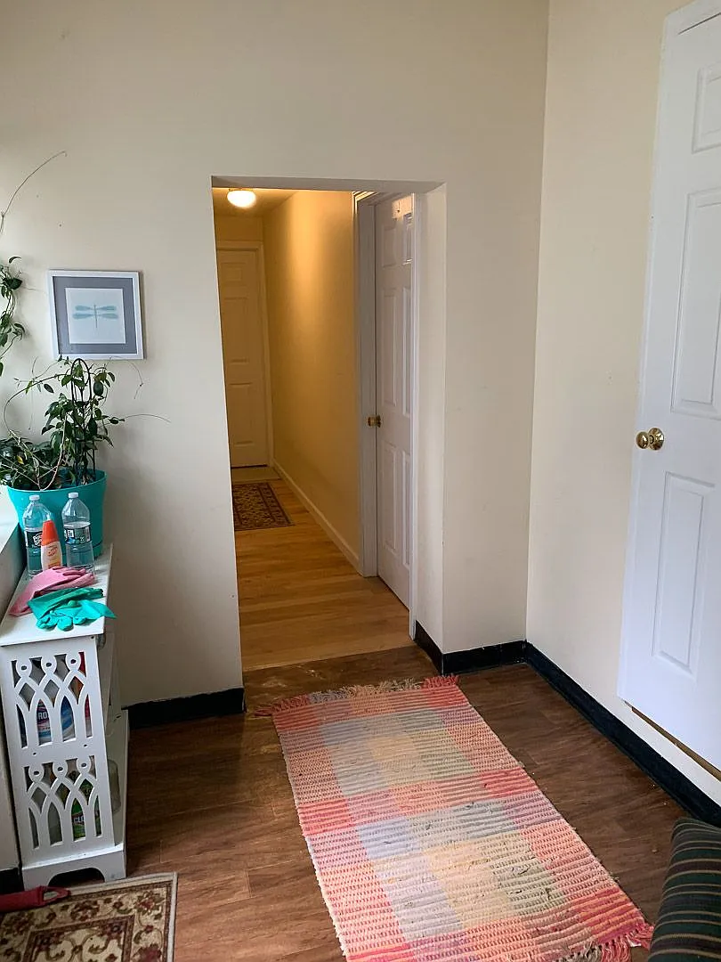 6 bedroom, 2 bathroom house — Photo 3