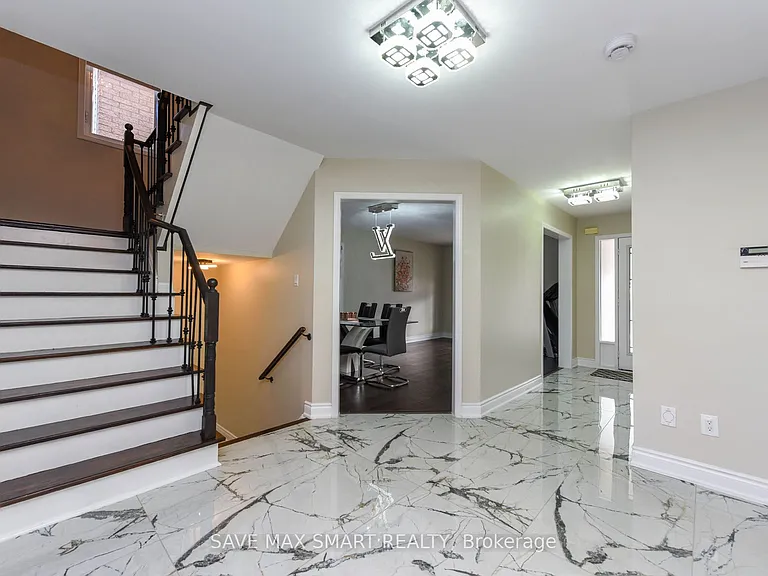 54 Beresford Cres — Photo 3