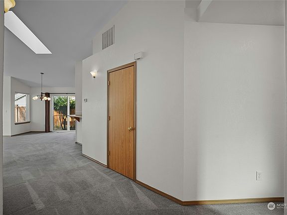 4th image of 8011 Bedford Lane SE