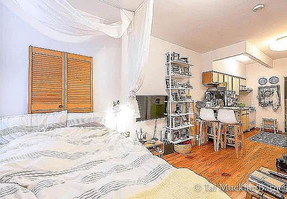 2nd image of 28 Orchard St APT 2