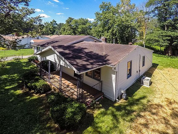 3rd image of 4115 Lees Ln