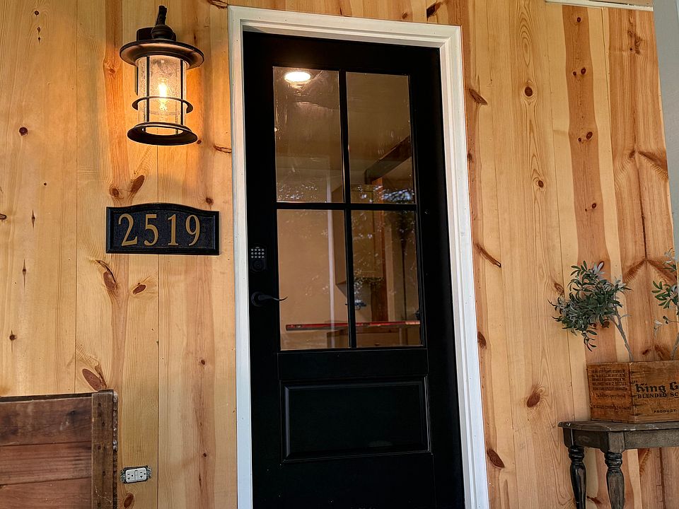 2nd image of 2519 Manor Ln