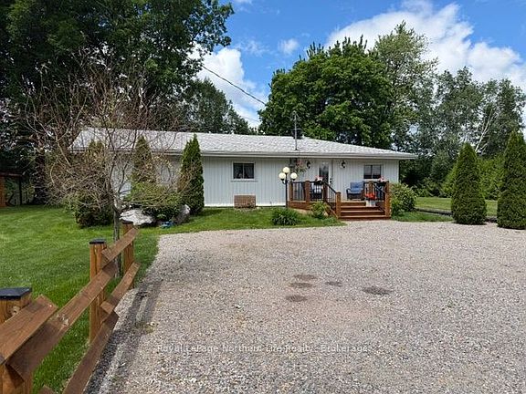 5th image of 1119 Quesnel Rd
