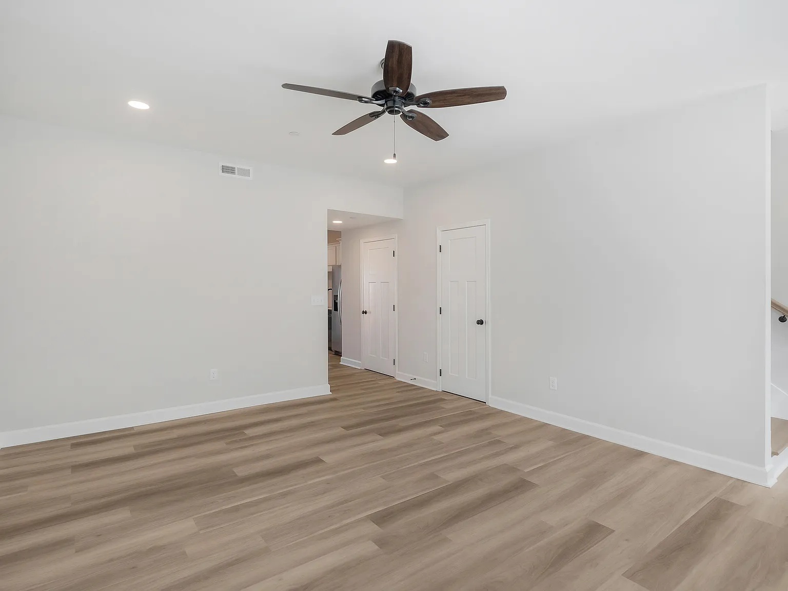 2 bed, 2.5 bath, 1300 sqft, $1,500 — Photo 3