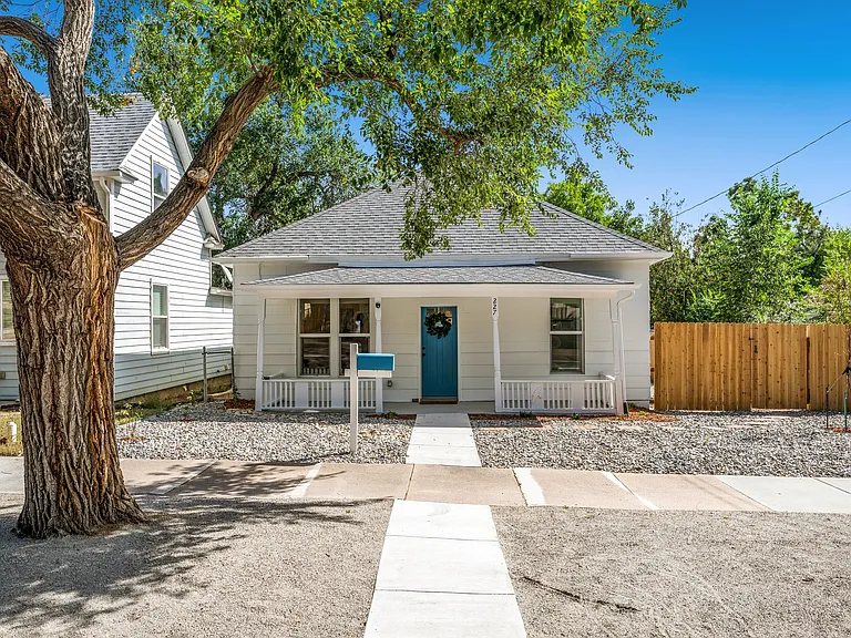 227 N Walnut St — Photo 1
