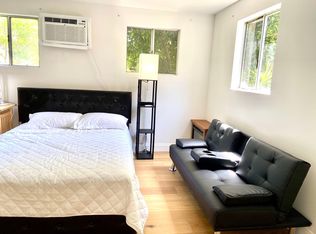 124 N Le Doux Rd, Beverly Hills, CA 90211